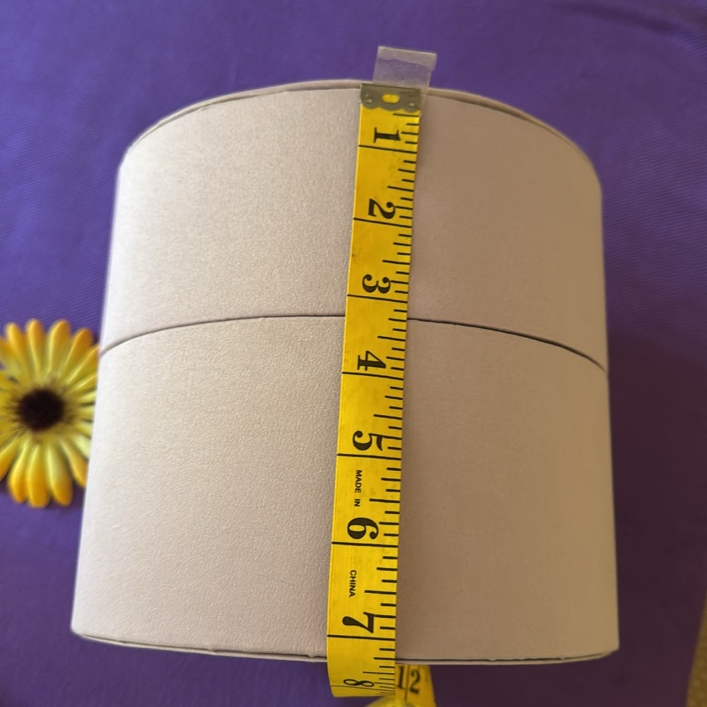 ๐ VINTAGE; Lilac-Colored Mini Hat or Gift Box with Bow and Rosebud Decor on Top! - Picture 4 of 11